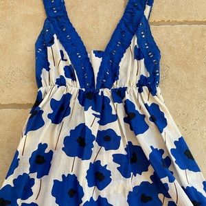 Womens Floral Top Size Small